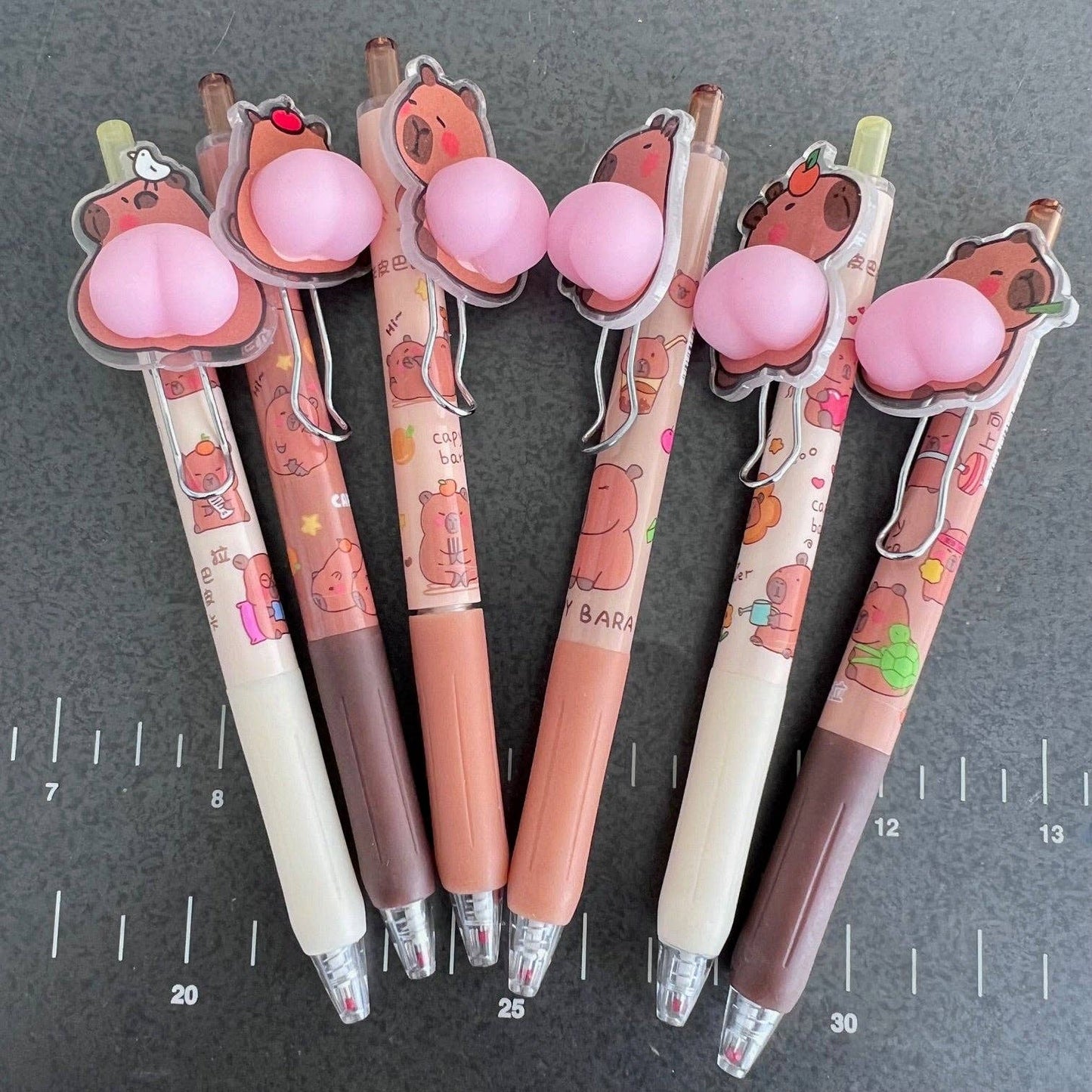 22643 Capybara Squishy Butt Gel Pen - 36